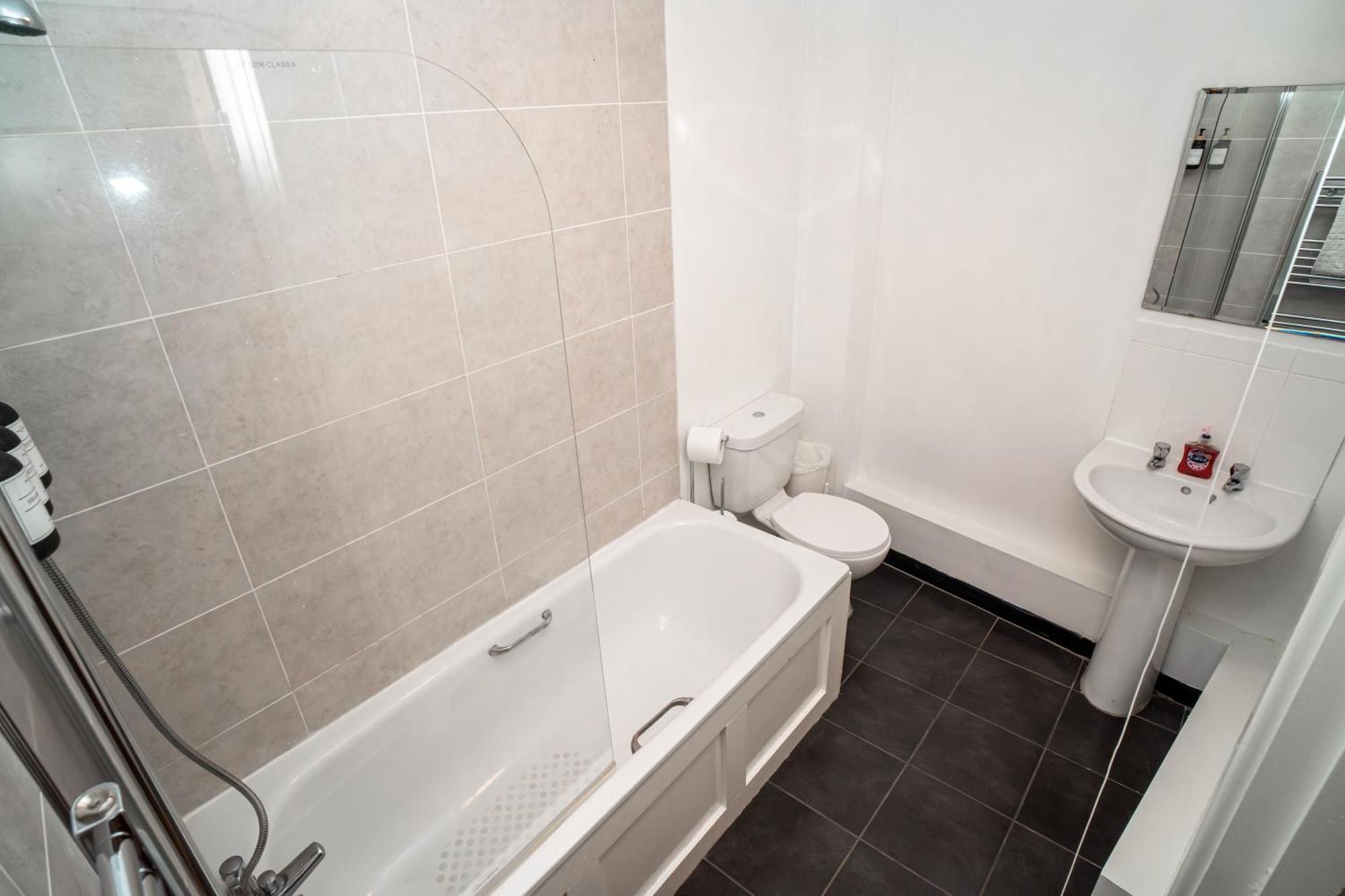3 Bedroom Central Apartment In Belfast City Centre Екстериор снимка